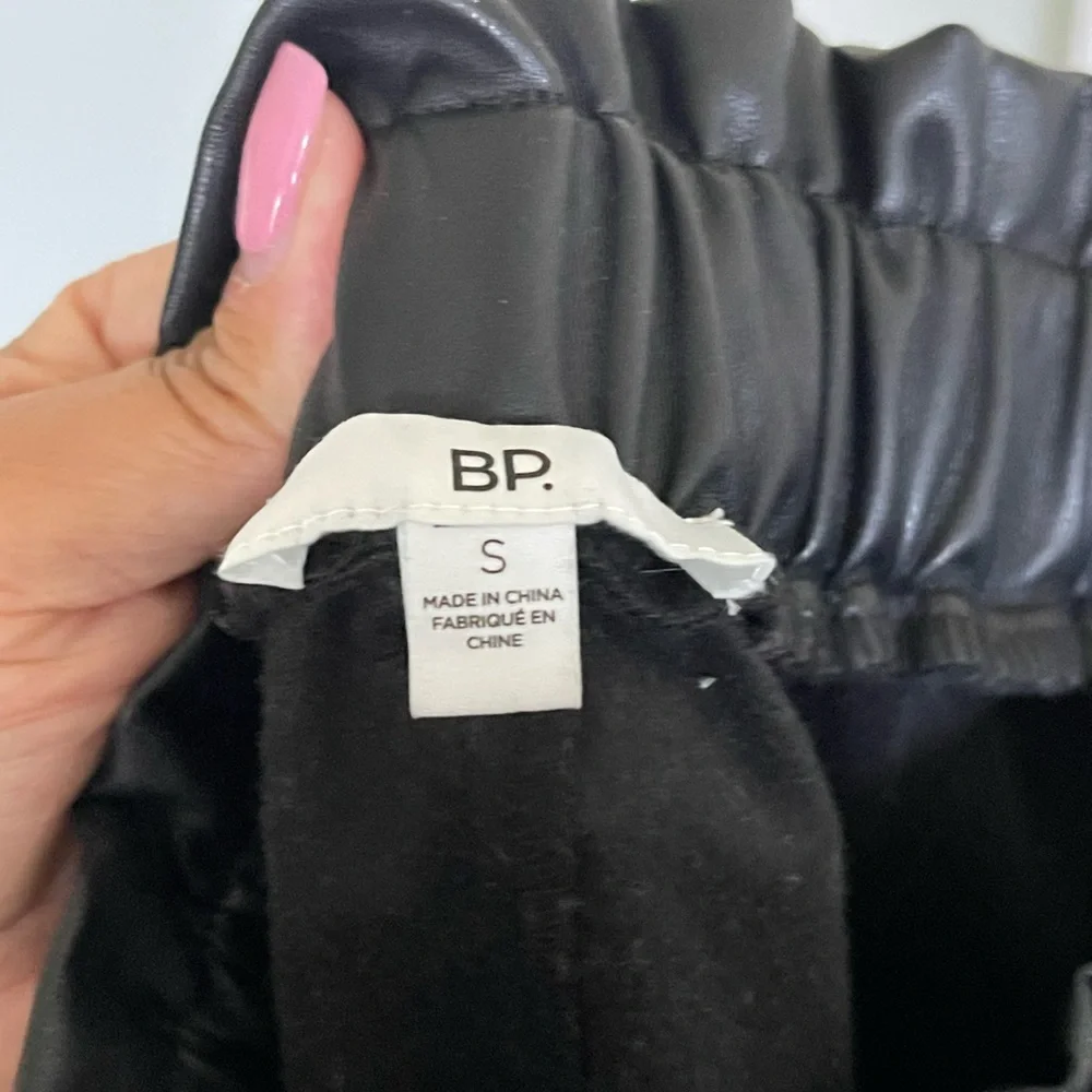Faux paper bag waist leather pants - Picture 6 of 6